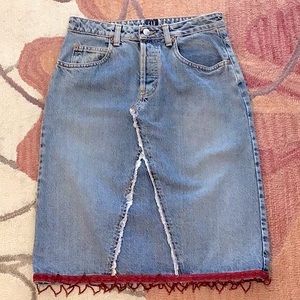 Gap Button Fly Jean Skirt with Beaded Trim Size 1. Preowned. Great Condition.